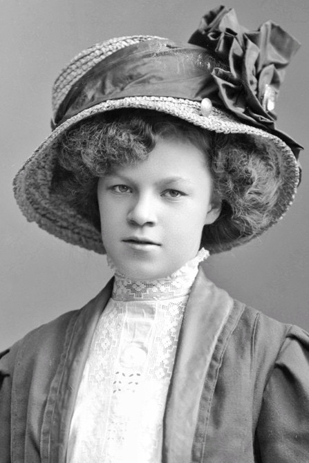 Lilly Gräber backdrop