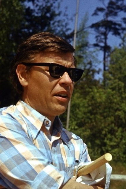 Varis Brasla backdrop