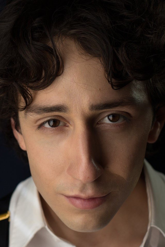 Teo Olivares backdrop