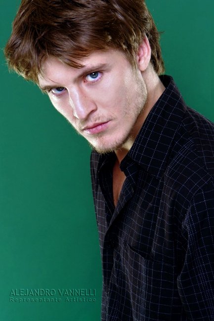 Mateo Chiarino backdrop