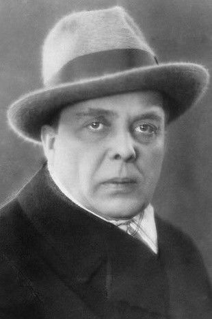 Luigi Hofman backdrop