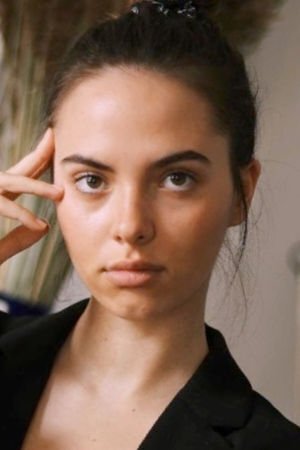 Daphné Tarka backdrop