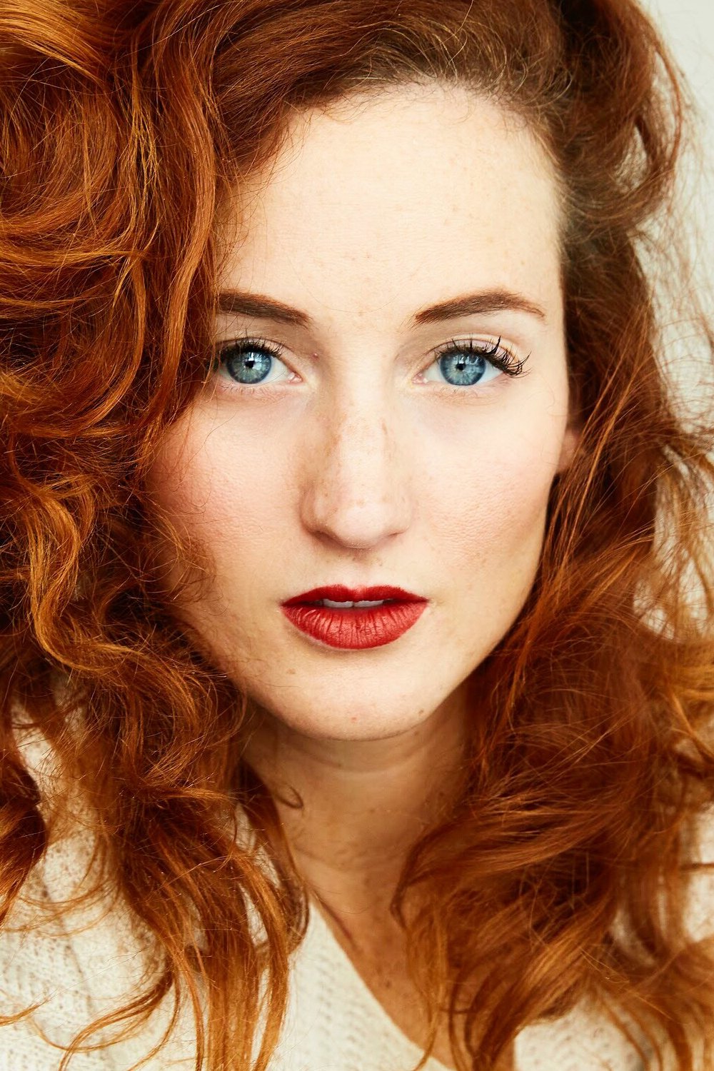 Alexandra Roxo backdrop