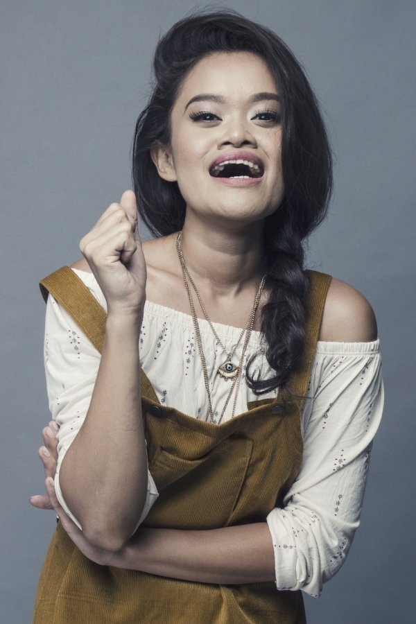 Divine Aucina backdrop