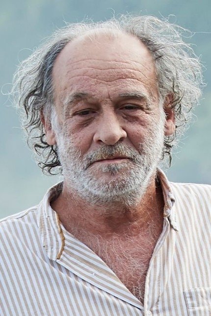 João Pedro Bénard backdrop