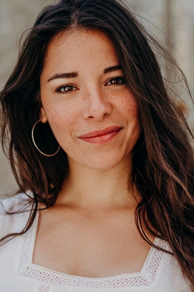 Noémi Lira backdrop