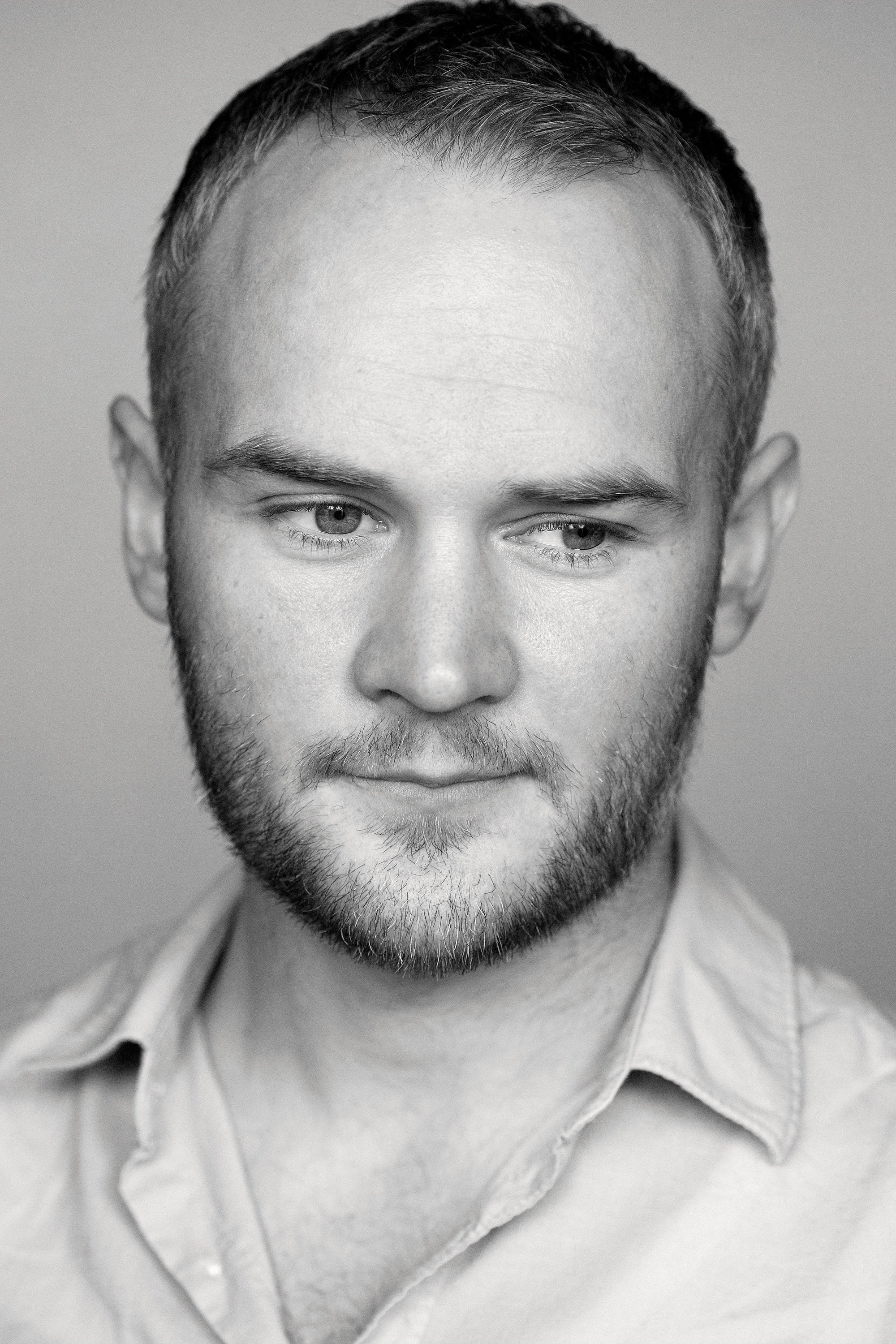 Oliver Lansley backdrop