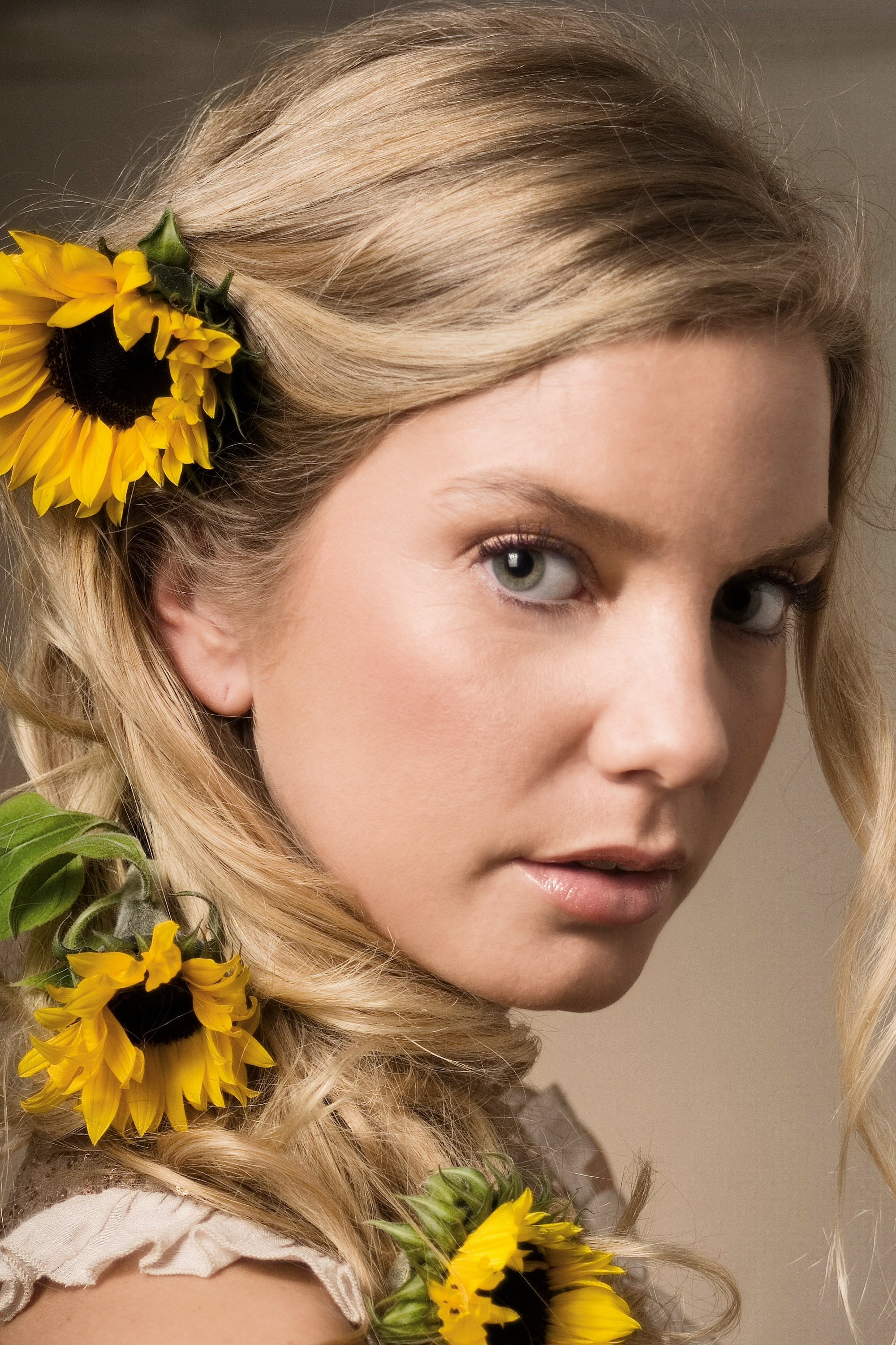 Javiera Acevedo backdrop