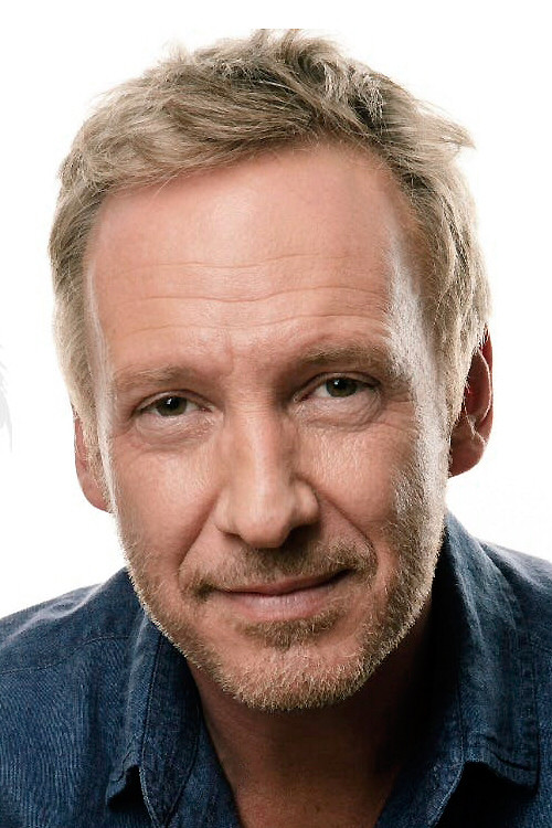 Martín Cárcamo backdrop