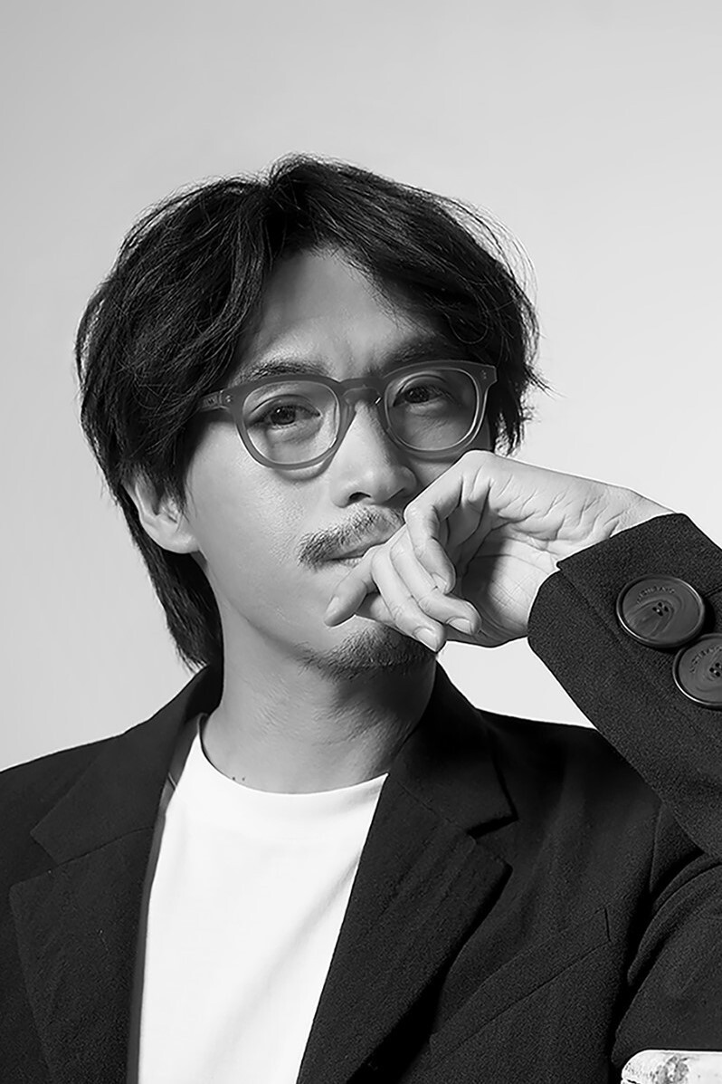 Nattawut Poonpiriya backdrop