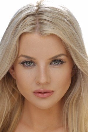 Baylee Curran backdrop