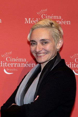 Çagla Zencirci backdrop