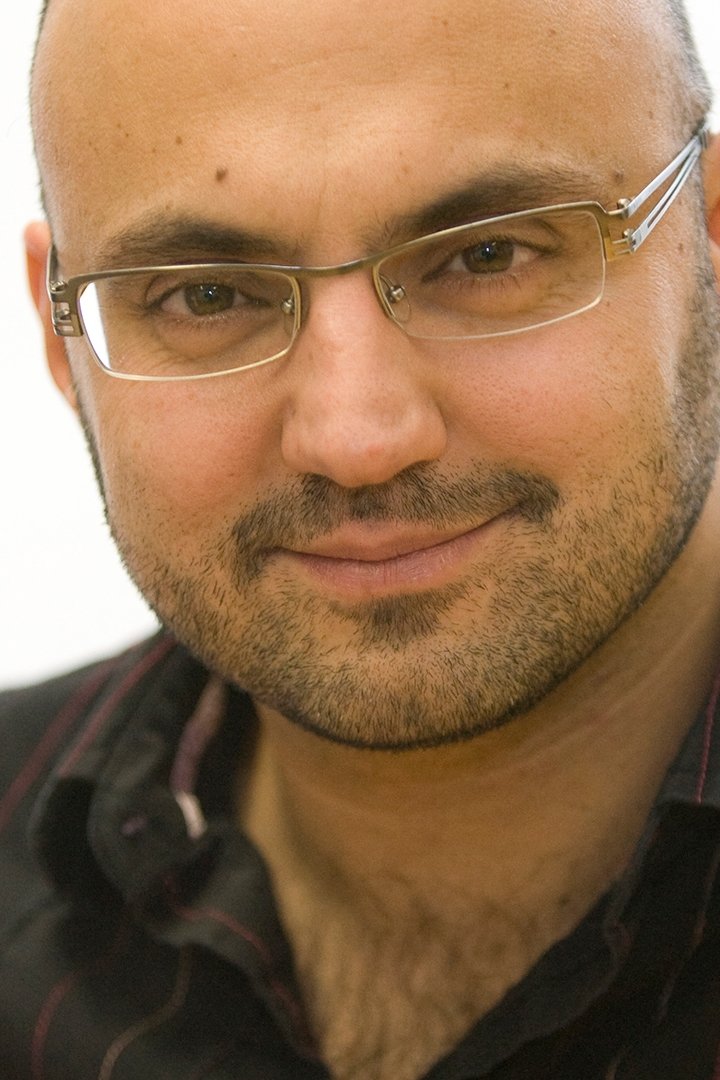 Stéphane Moukarzel backdrop