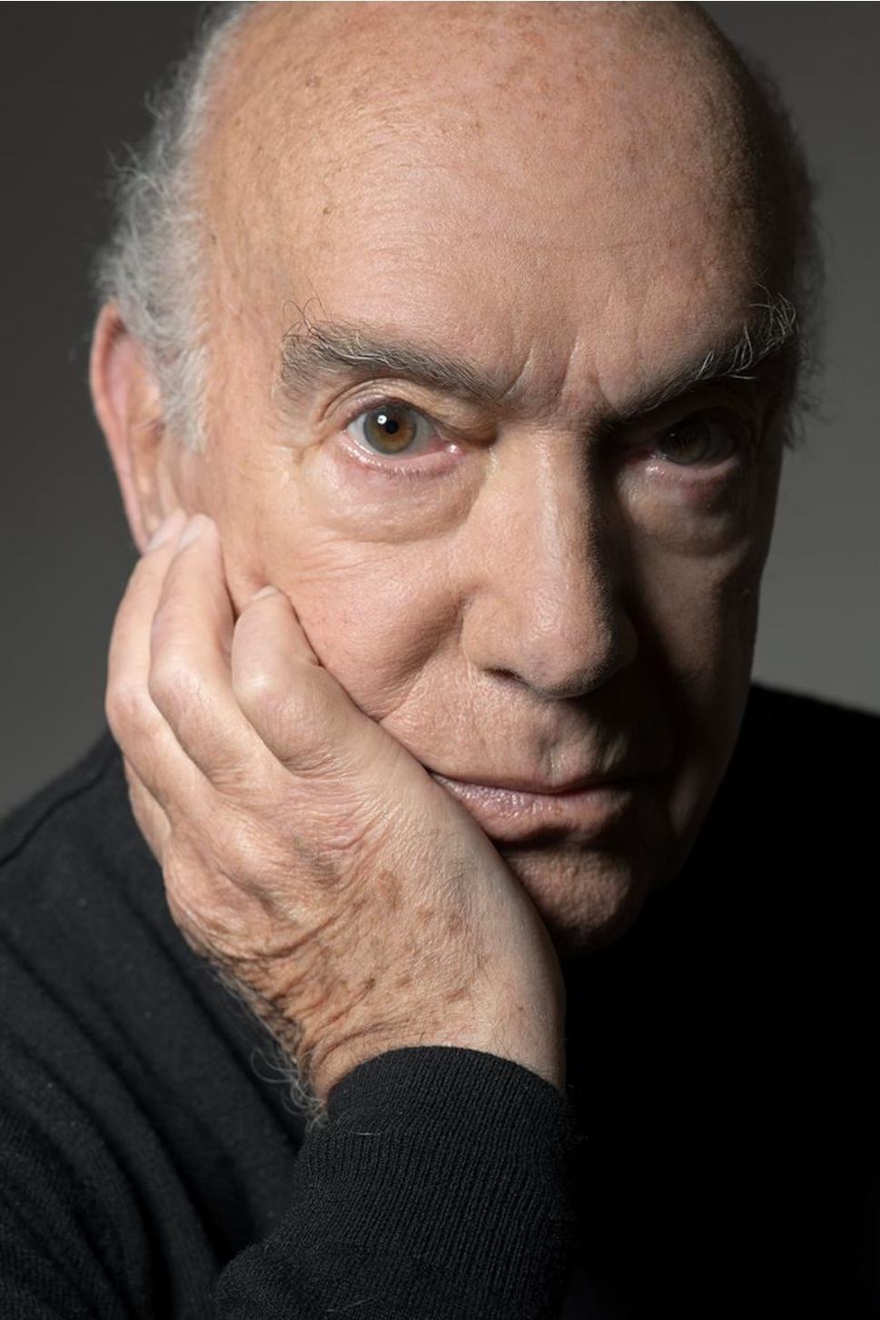 João D'Ávila backdrop