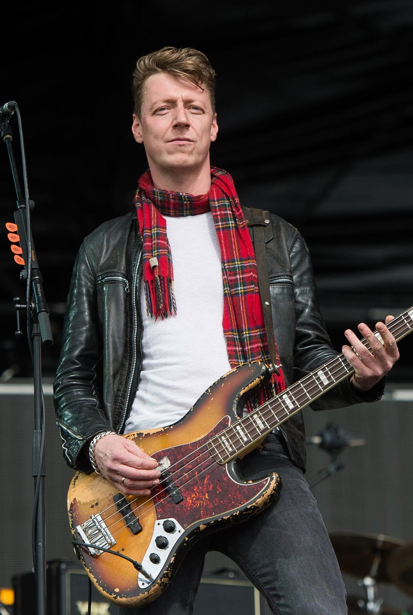 Dougie Payne backdrop