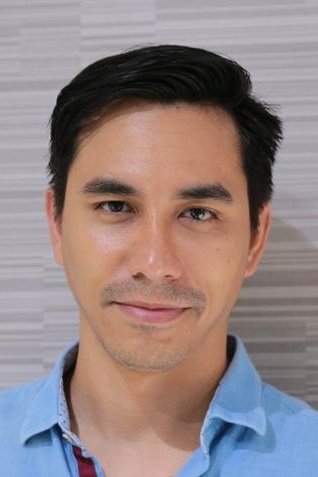 Darius Sinathrya backdrop