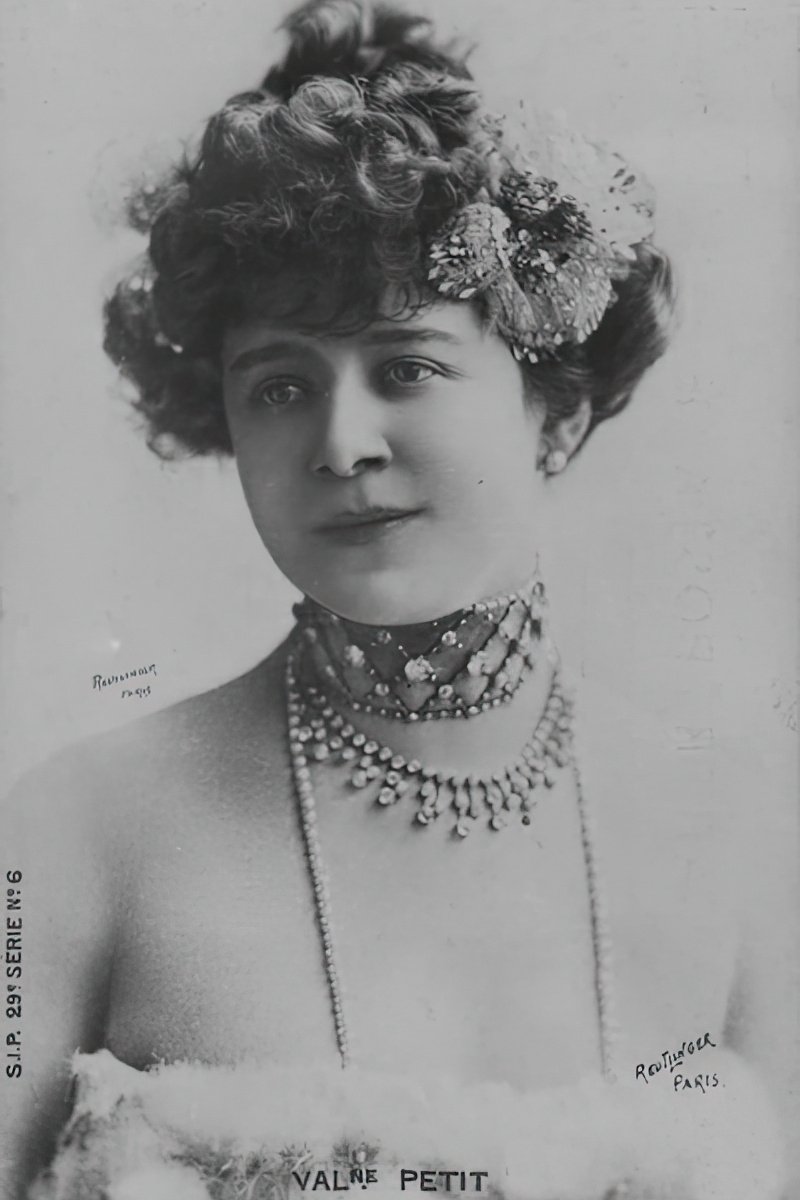 Valentine Petit backdrop