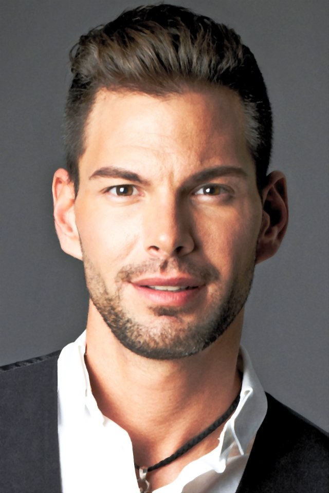 Bobby Tonelli backdrop