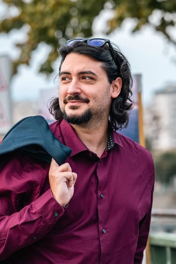 Daniel Conversano backdrop