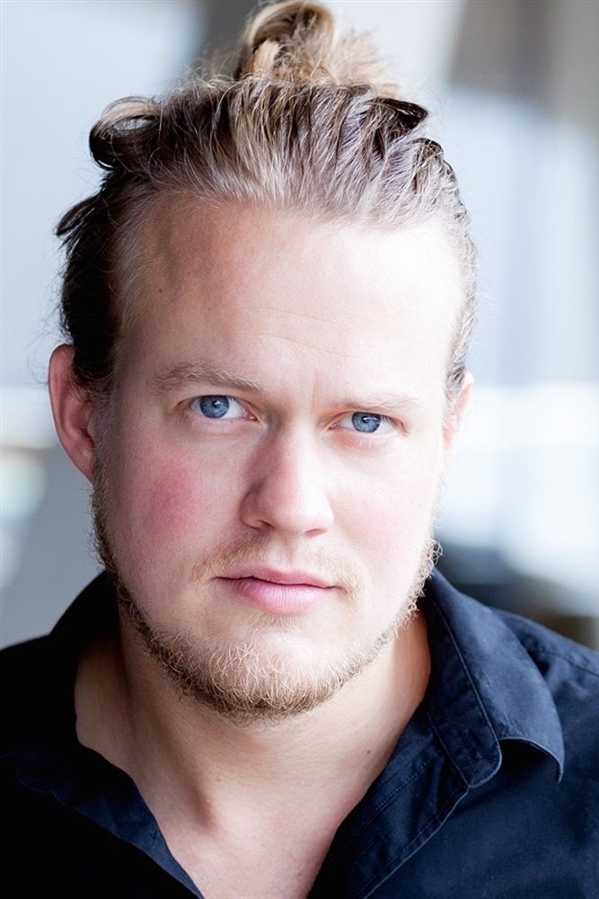 Tom Sommerlatte backdrop