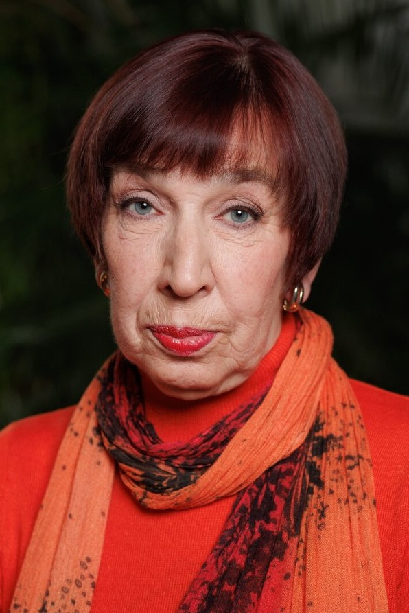 Anne Paluver backdrop