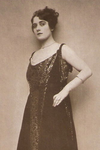 Maria Widal backdrop