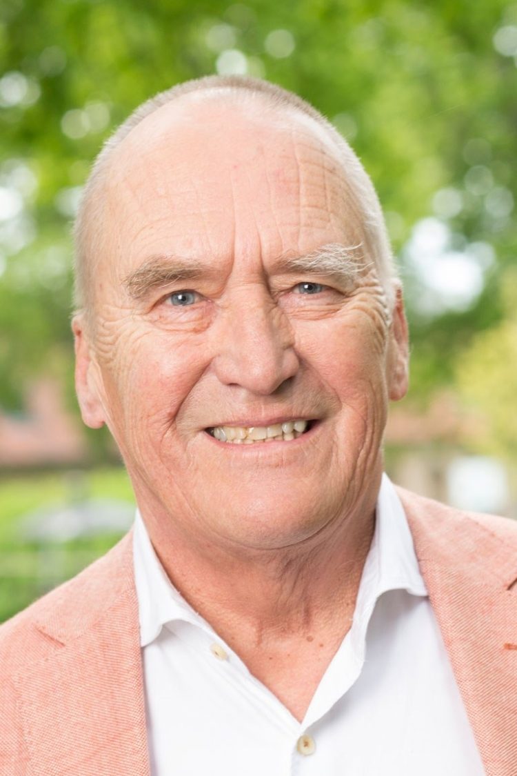 Hans Mosesson → Hans Moseson backdrop