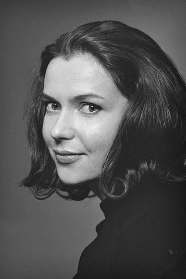 Christina Indrenius-Zalewski backdrop