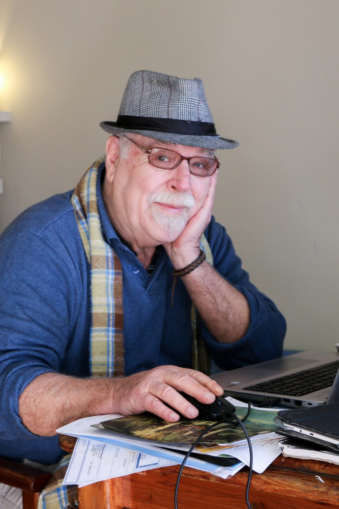 Leonard Lee backdrop