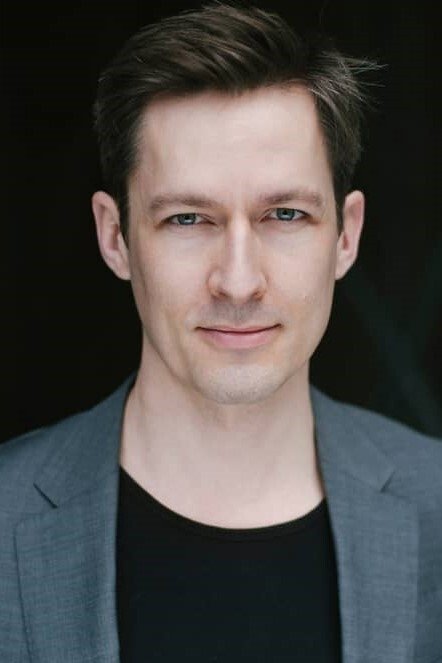 Luke Mullins backdrop