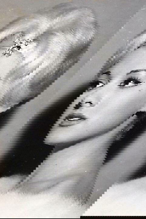 Gisia Paradís backdrop