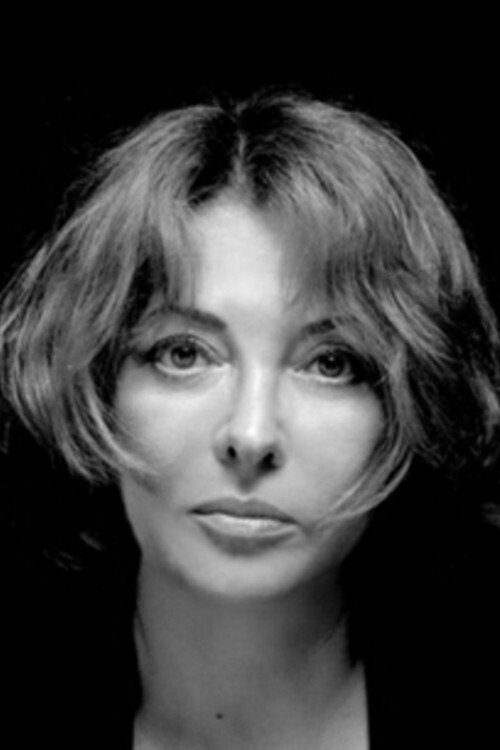 Enikõ Szilágyi backdrop