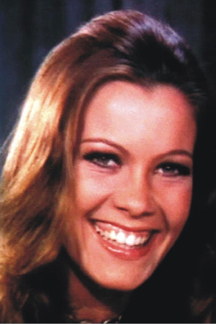 Dilma Lóes backdrop