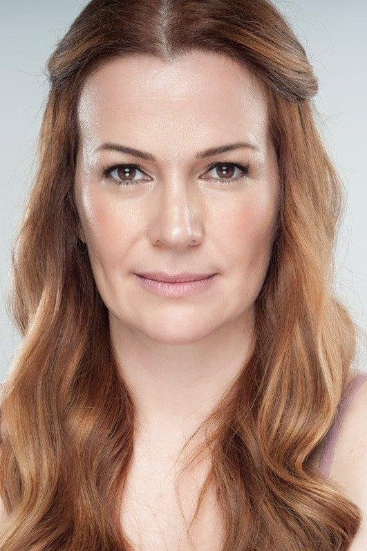 Hale Caneroğlu backdrop