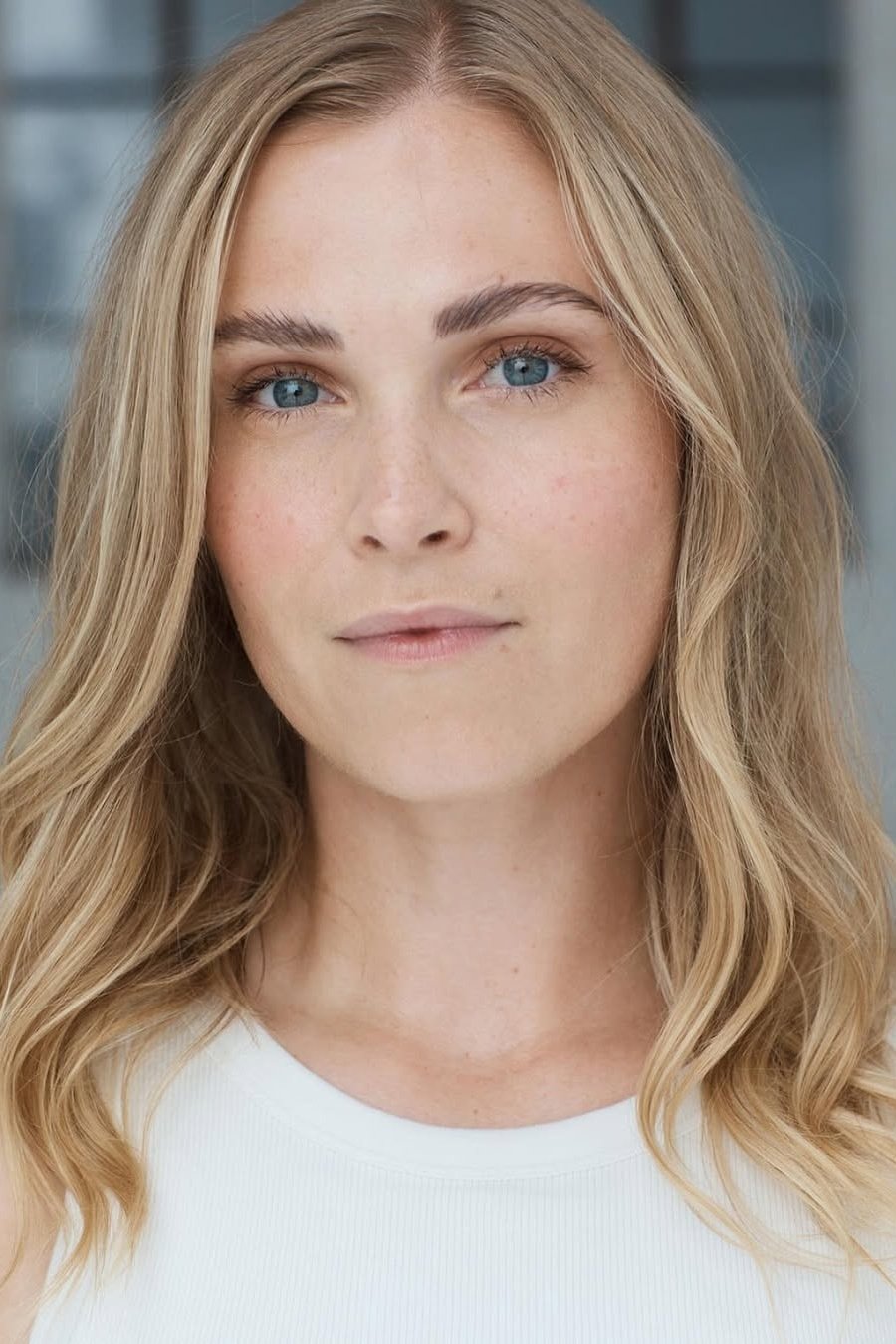 Eliza Taylor backdrop