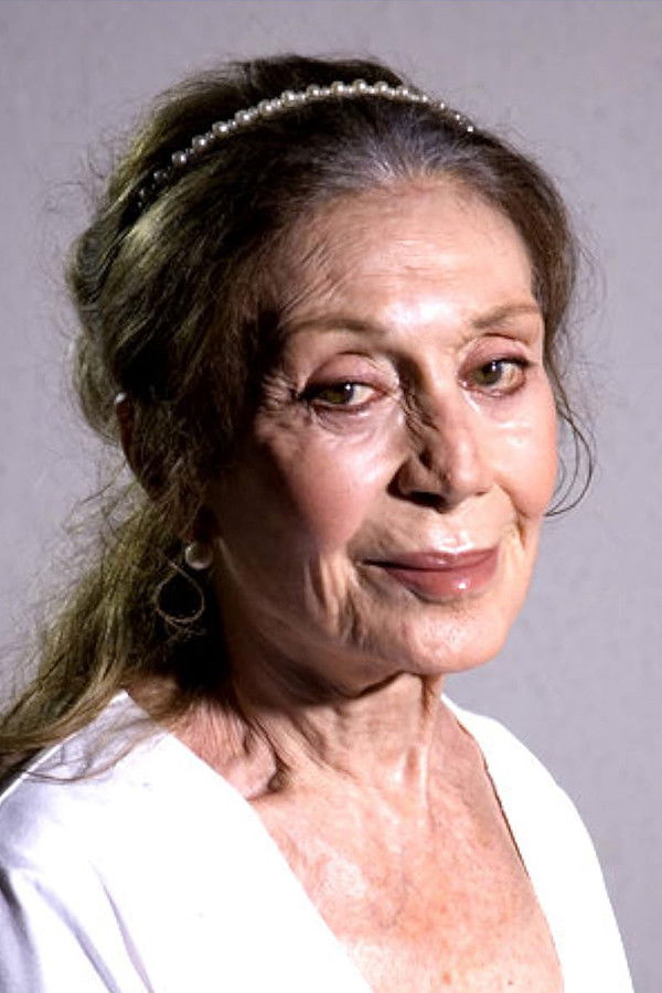 Yıldız Kenter backdrop