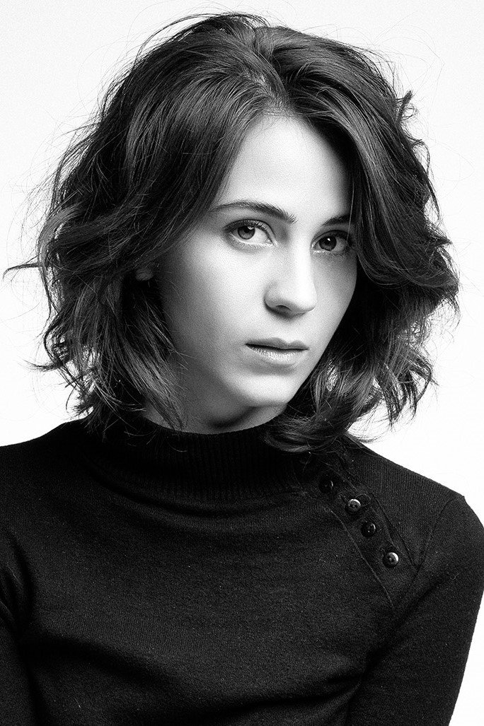 Kassandra Çiangheroti backdrop