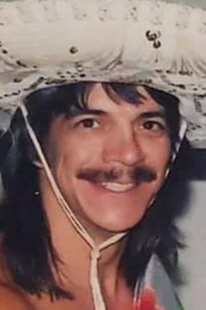 Héctor Guerrero backdrop