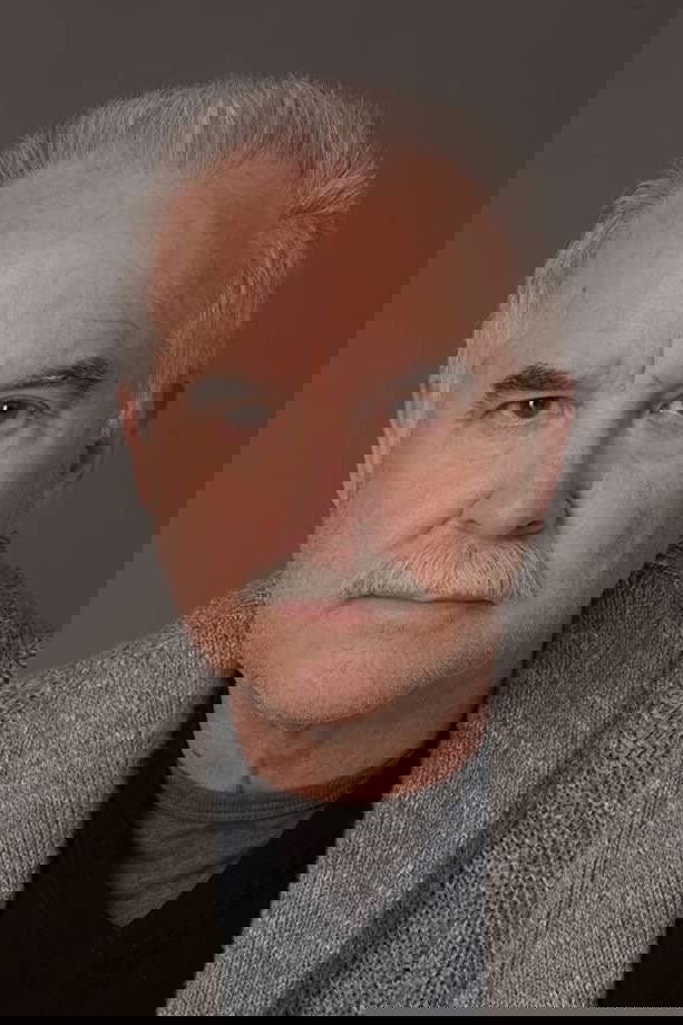 Emiliano Díez backdrop