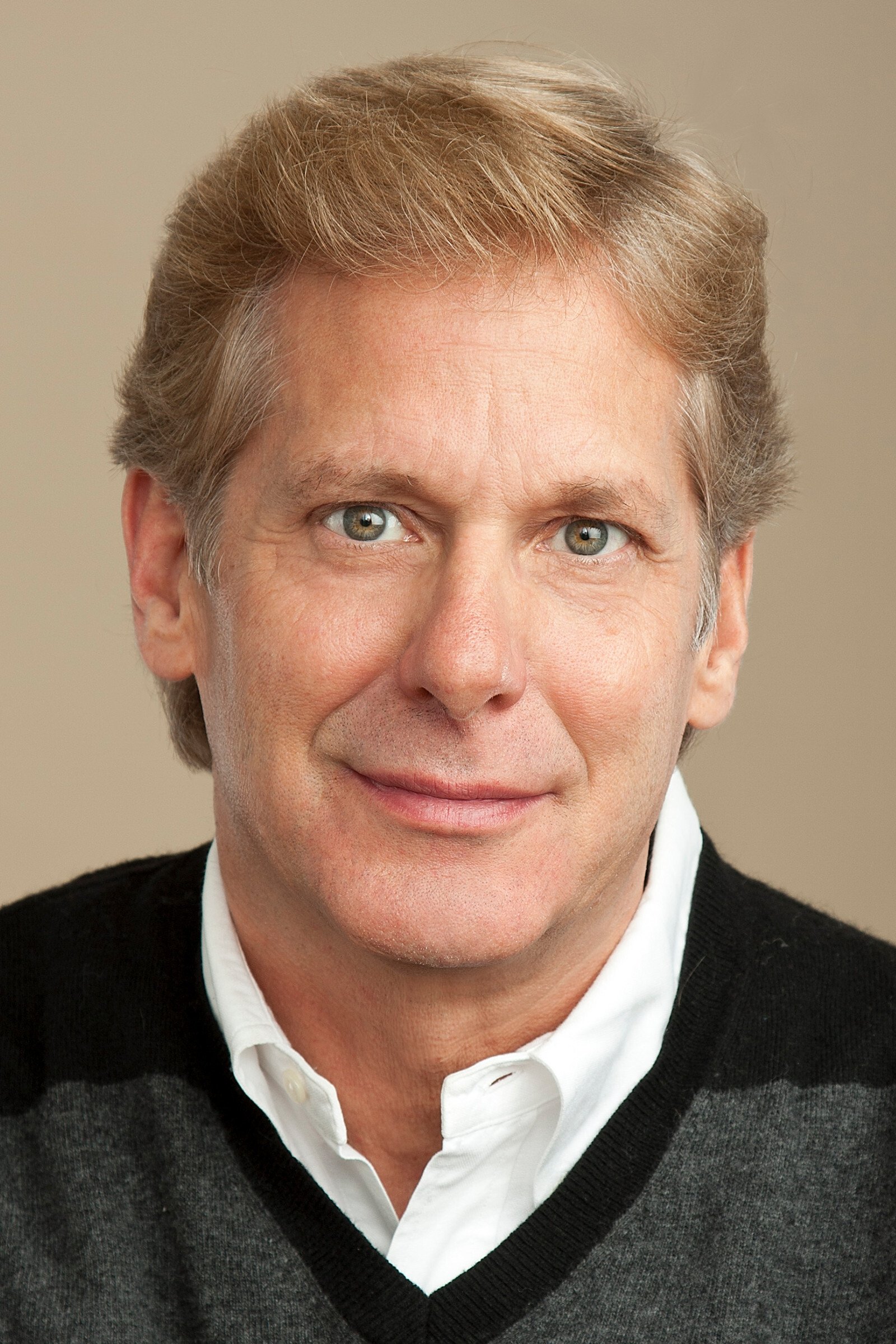 Scott Bryce backdrop