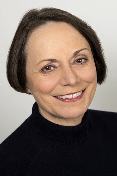 Alma Cuervo backdrop