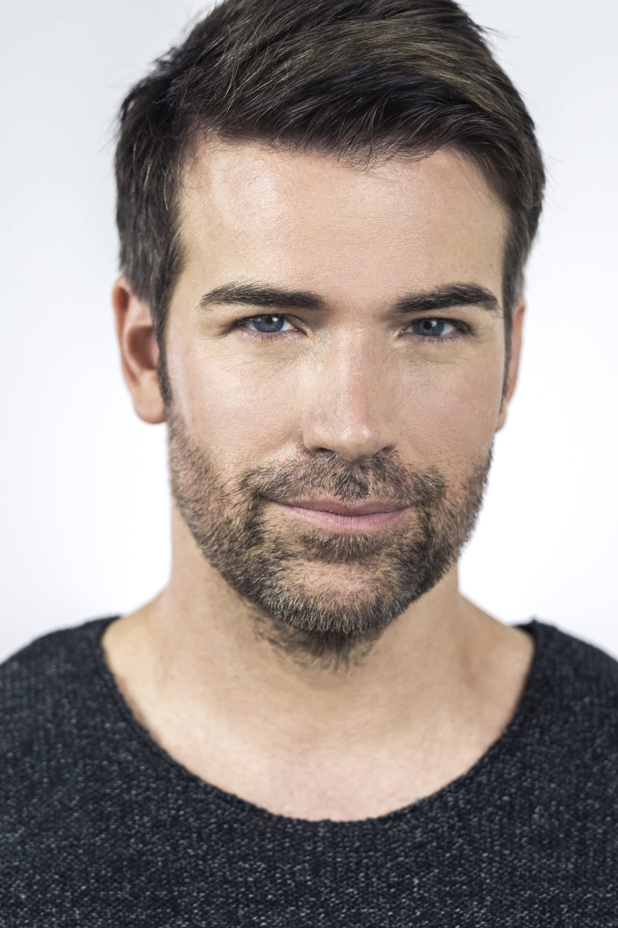 Adam Cardon: Adami Kardon backdrop