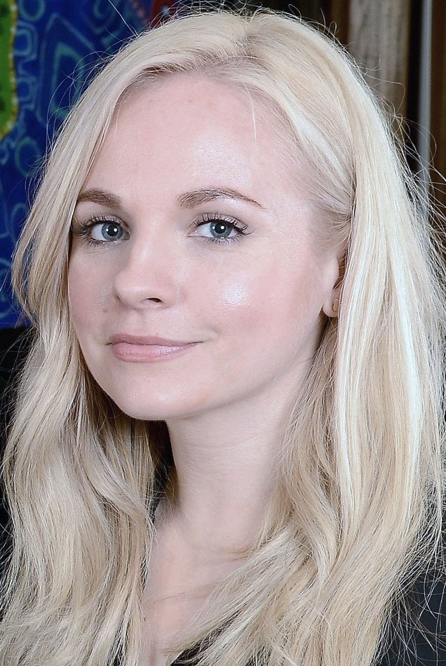 Georgia Tennant backdrop