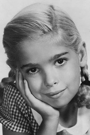 Evelyn Rudie backdrop