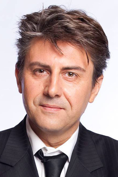 Simon Palomares backdrop