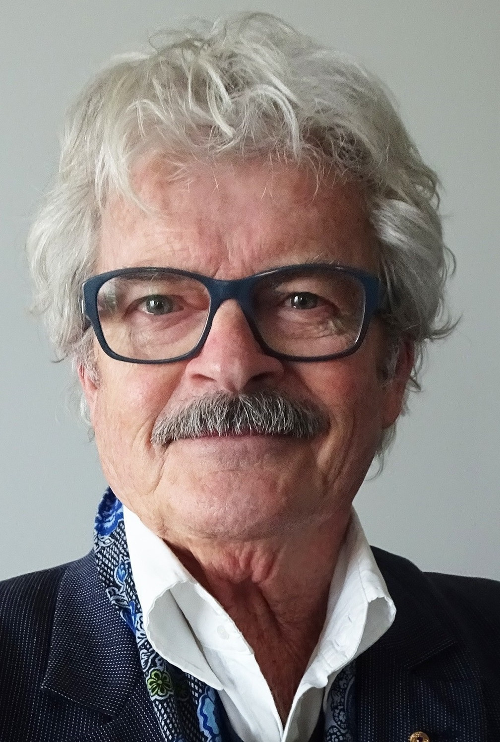 Reg Livermore backdrop