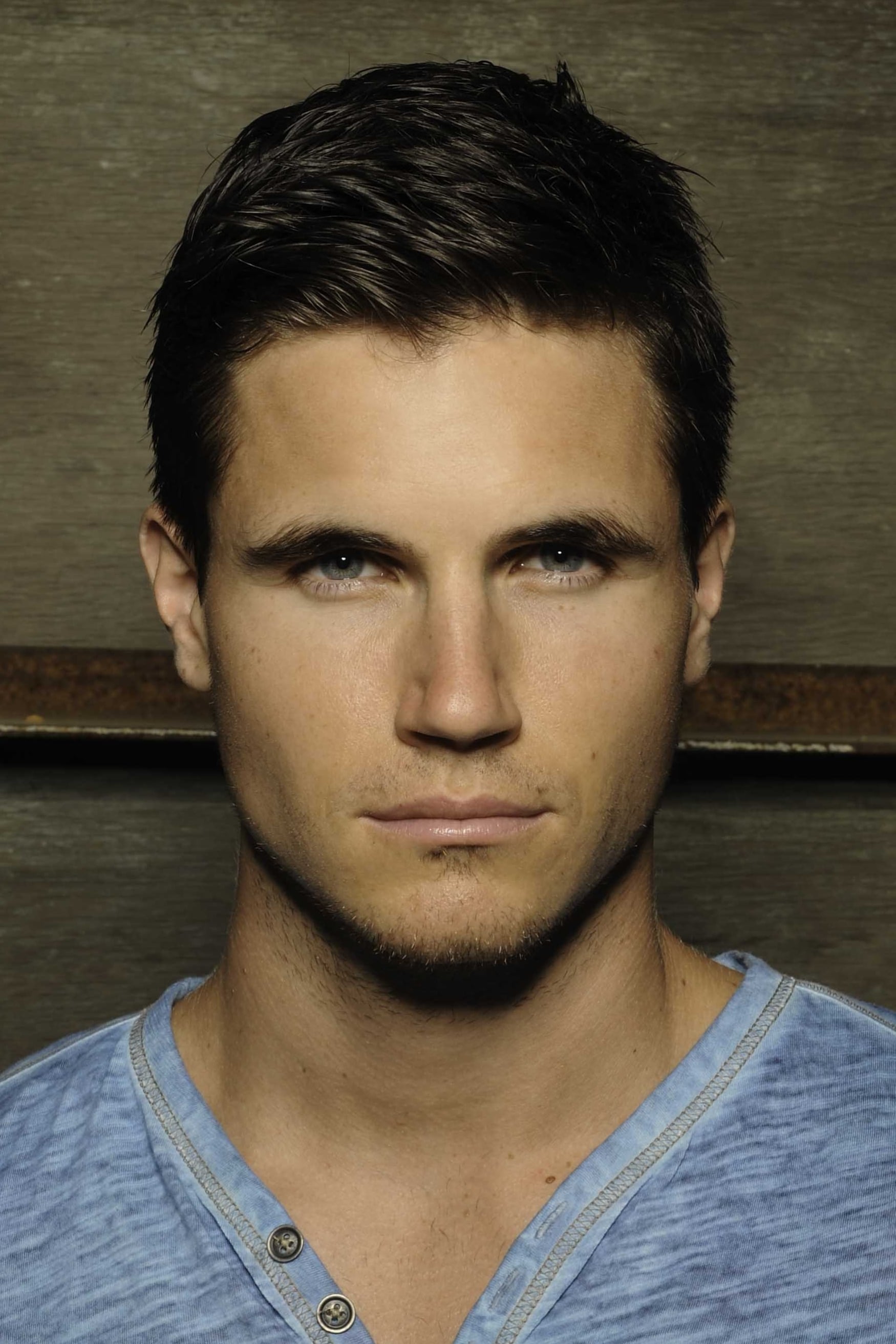 Robbie Amell backdrop