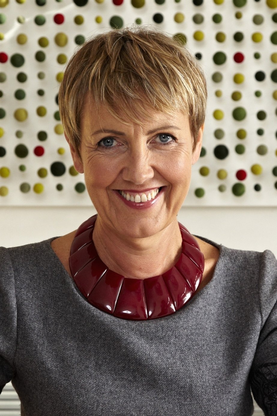 Aggie MacKenzie backdrop