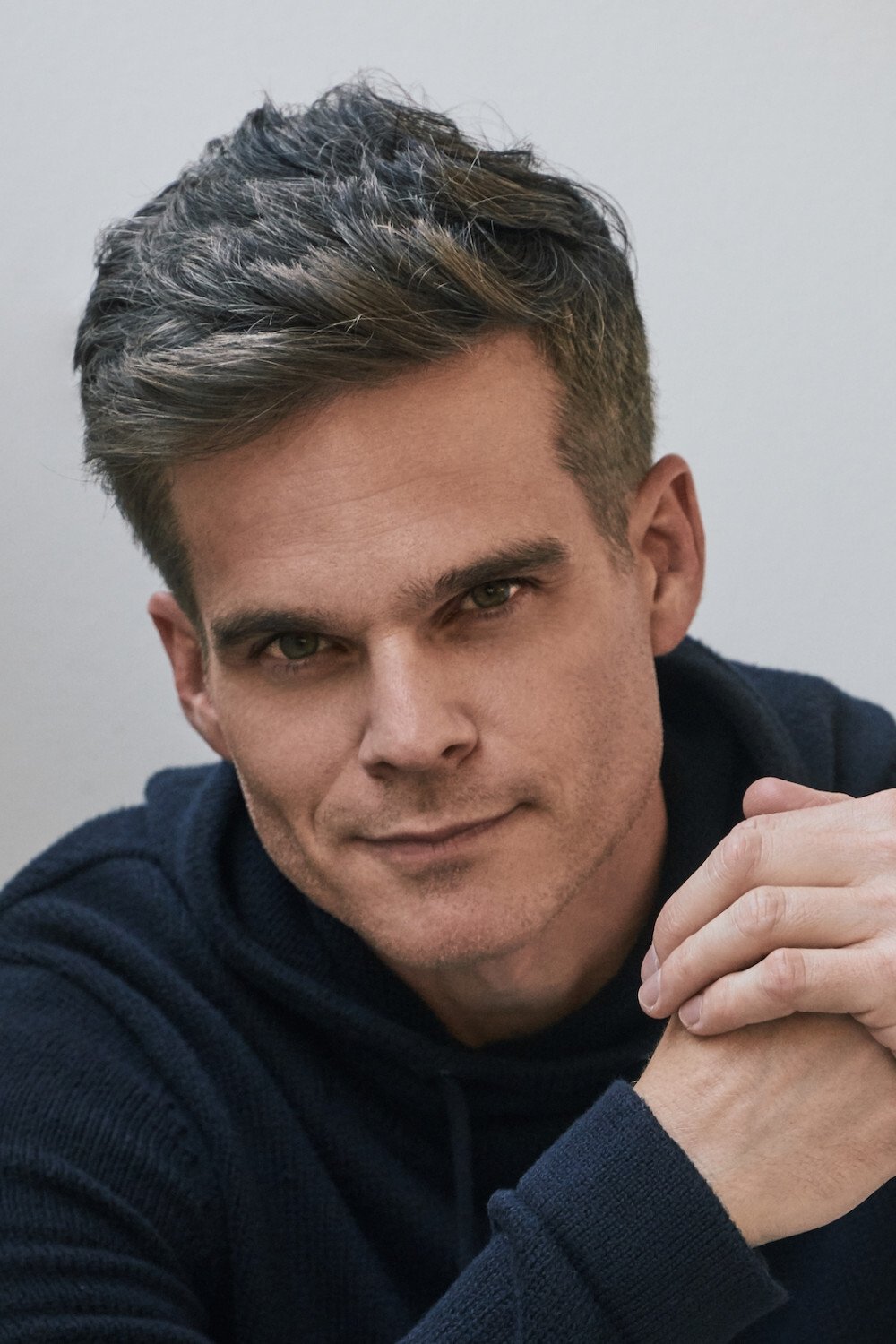 Greg Rikaart backdrop