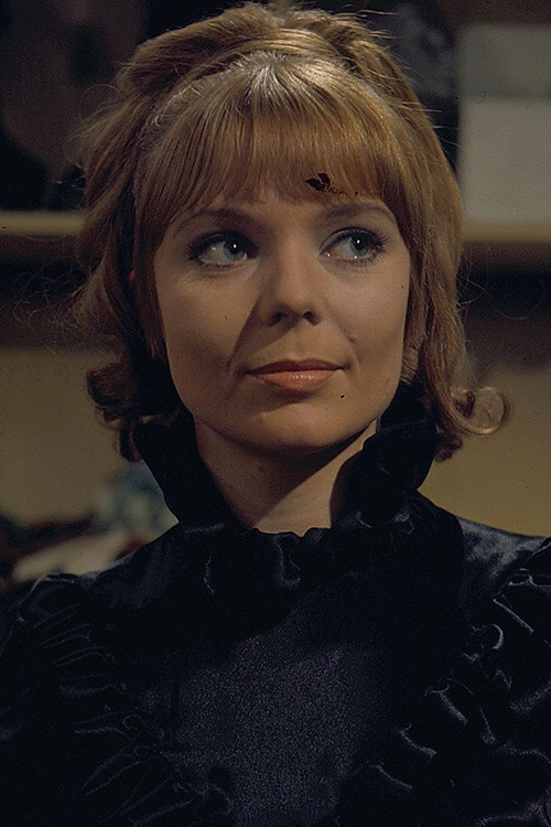 Louise Pajo backdrop